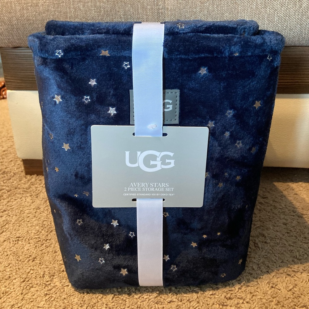 NWT UGG Avery Stars 2 piece storage set in Navy